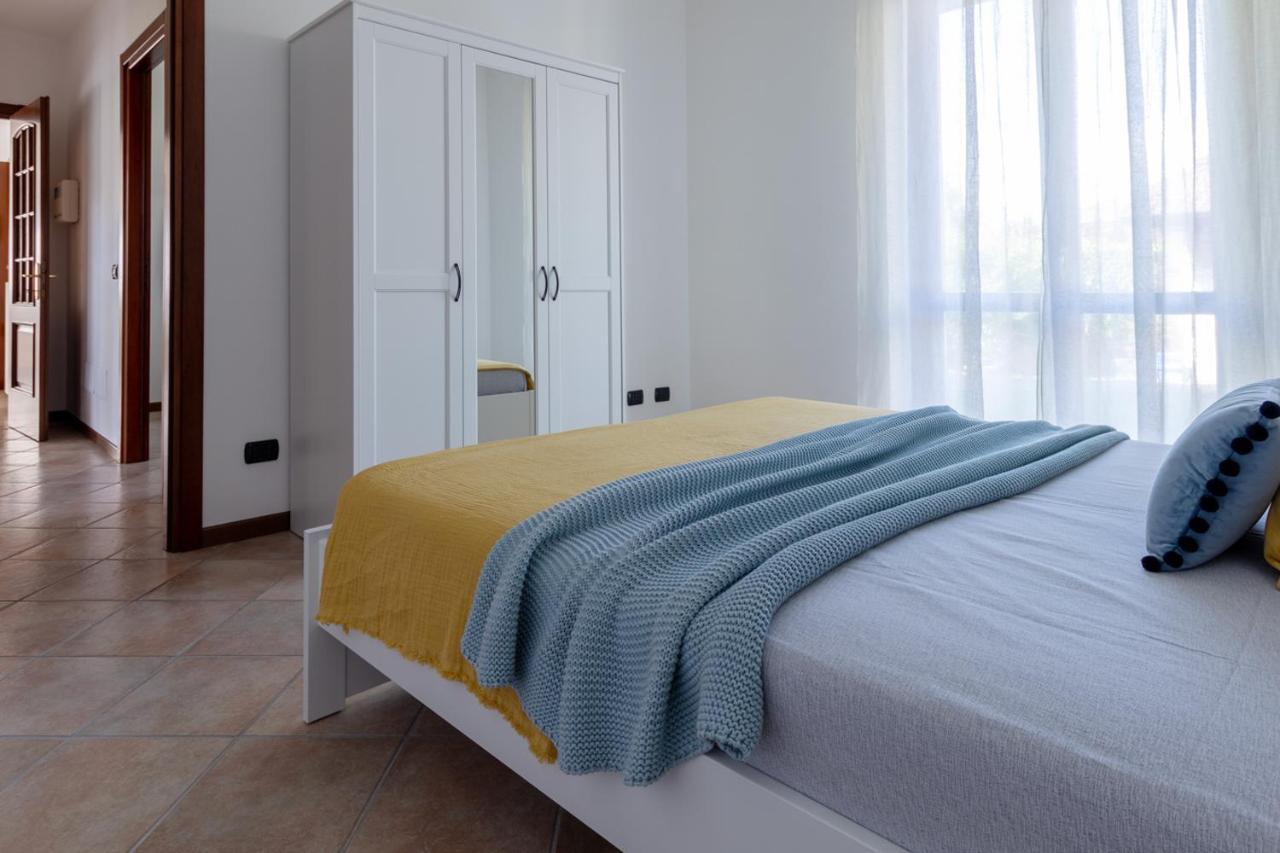 Profumodilago Angera Exterior photo
