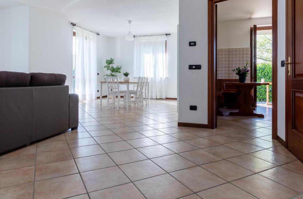 Profumodilago Angera Exterior photo